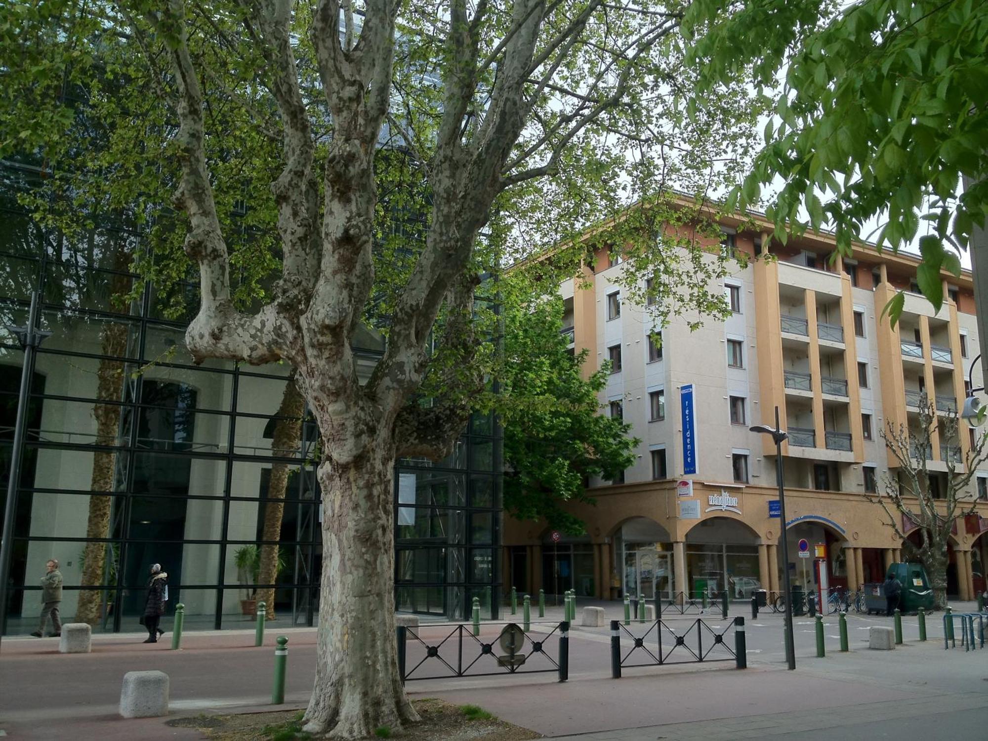 Kyriad Chambéry Centre - Hôtel et Résidence Exterior foto